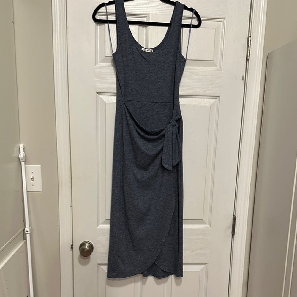 NINE BRITTON Elegant Sleeveless Mid-Wrap Dress - Size M